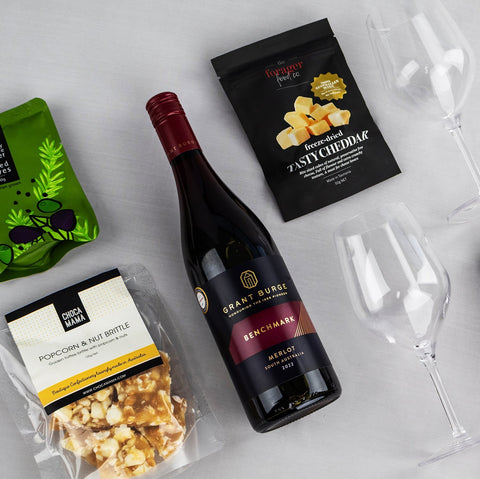 Merlot and Nibbles Hamper - GiftSec