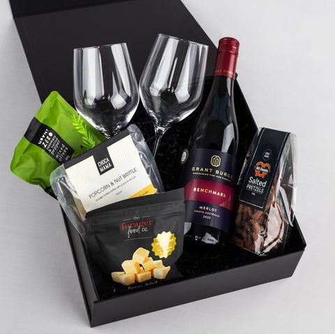 Merlot and Nibbles Hamper - GiftSec